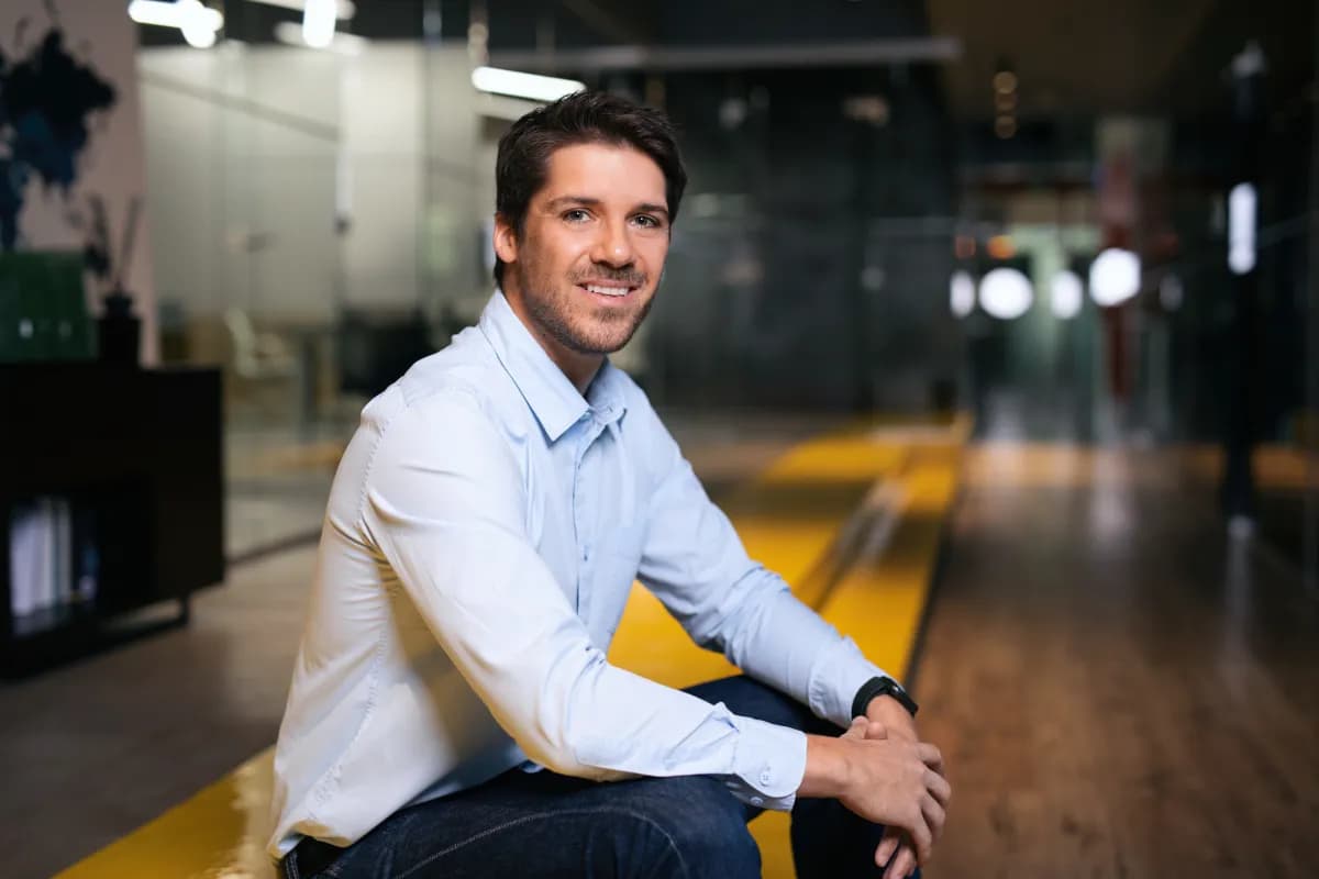 Steven Gibert, founder of presens, seated in an office.